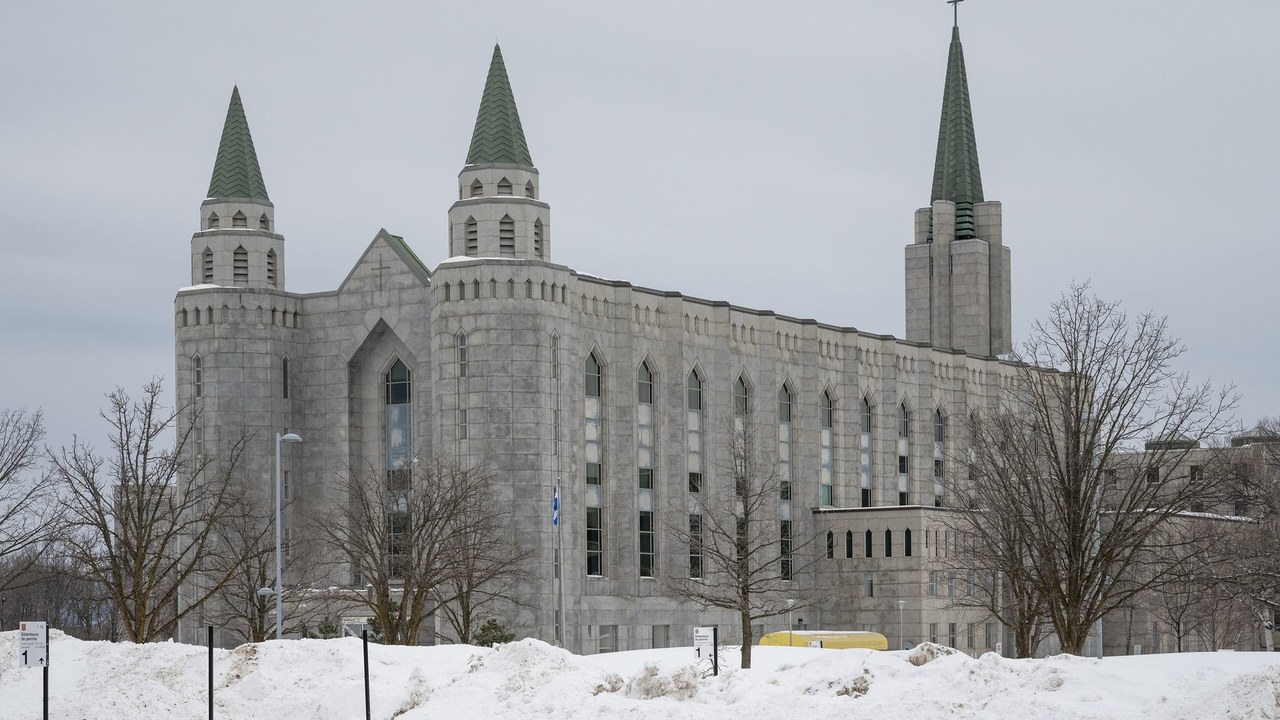 Le pavillon Louis-Jacques-Casault de l'Université Laval, à Québec, un matin d'hiver. L'un des endroits qu'un REEE sert à payer.